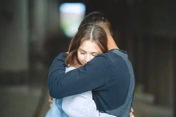 12 نشانه عشق واقعی؛ از کجا بفهمیم واقعاً عاشق شده‌ایم؟