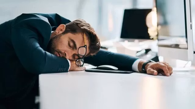 علت خستگی همیشگی چیست و چه زمانی باید به پزشک مراجعه کنیم